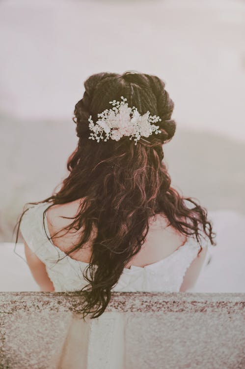 6 Penteados para Casamento em Cabelos Cacheados