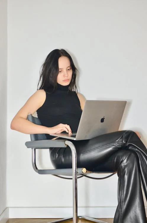 Calça de Couro Look: 16 Ideias para se Inspirar