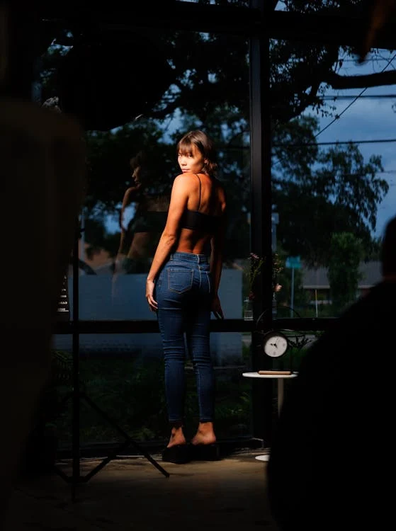 16 Ideias de Look com Calça Jeans para Noite